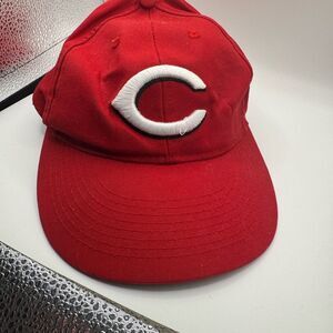 Cincinnati Reds Baseball Cap with Logo